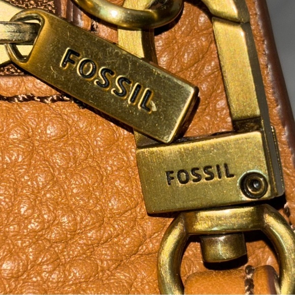 🔥SALE FOSSIL Monica Genuine Leather Turn-lock 
Crossbody - Picture 6 of 10